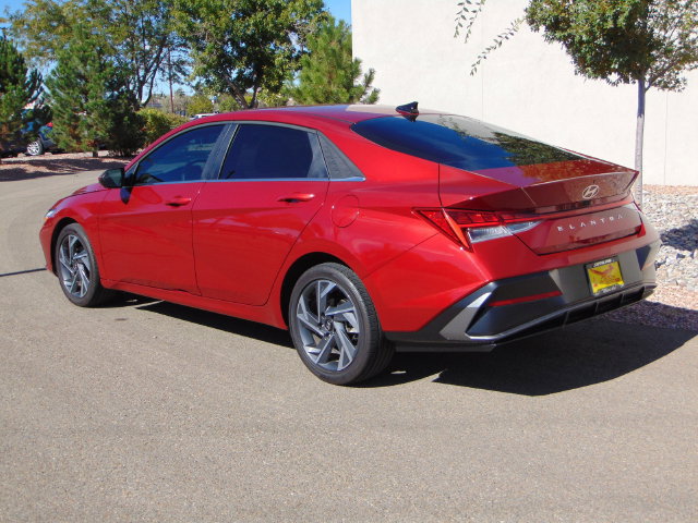 Used 2025 Hyundai Elantra SEL FWD image 4