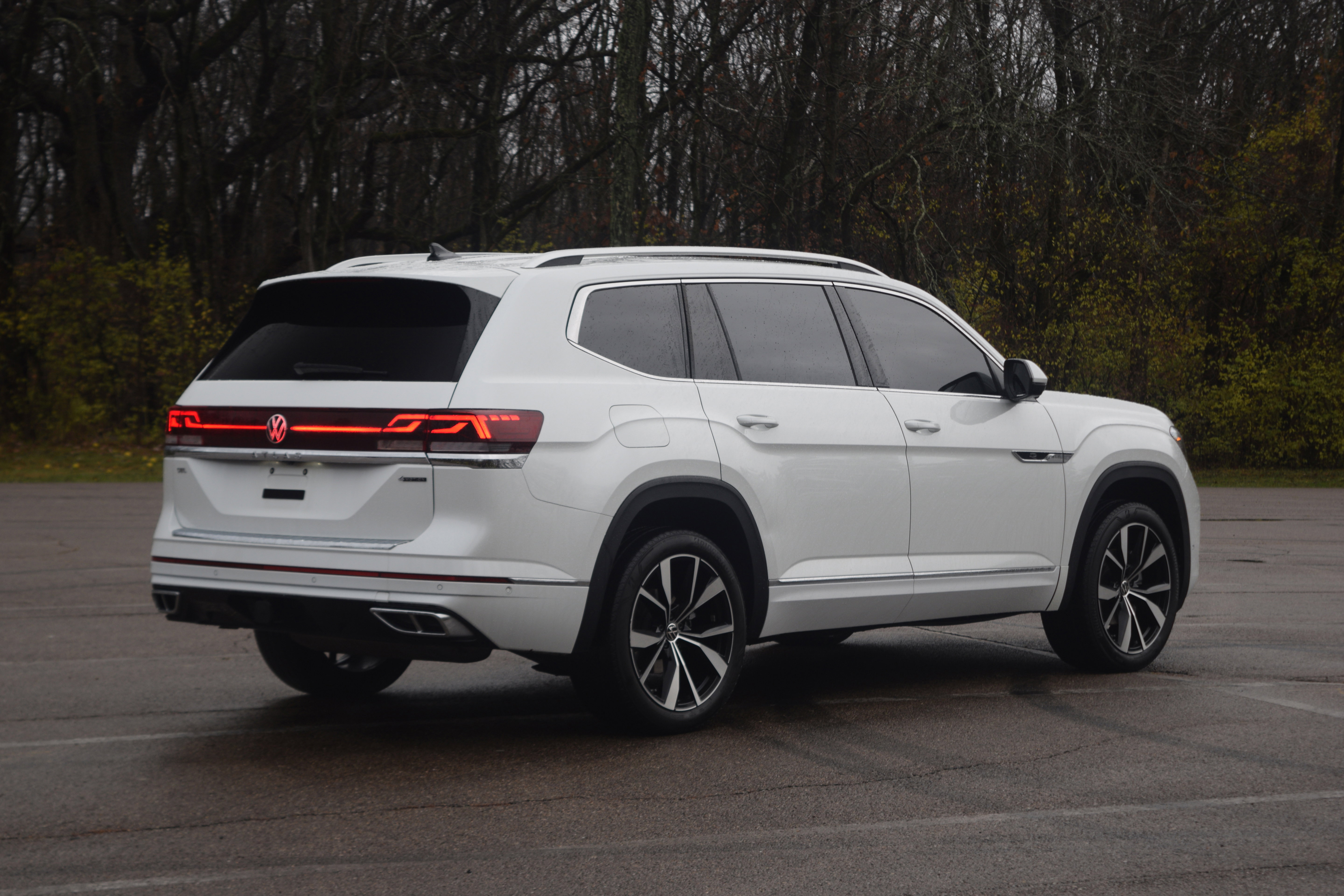 Used 2024 Volkswagen Atlas SEL Premium R-Line image 29