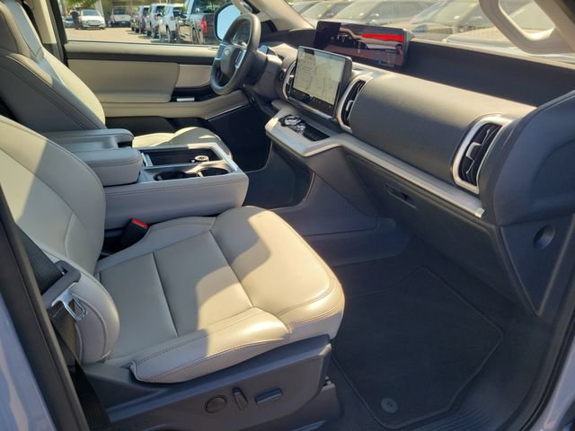 Certified 2025 Ford Expedition Active AWD/4WD image 17