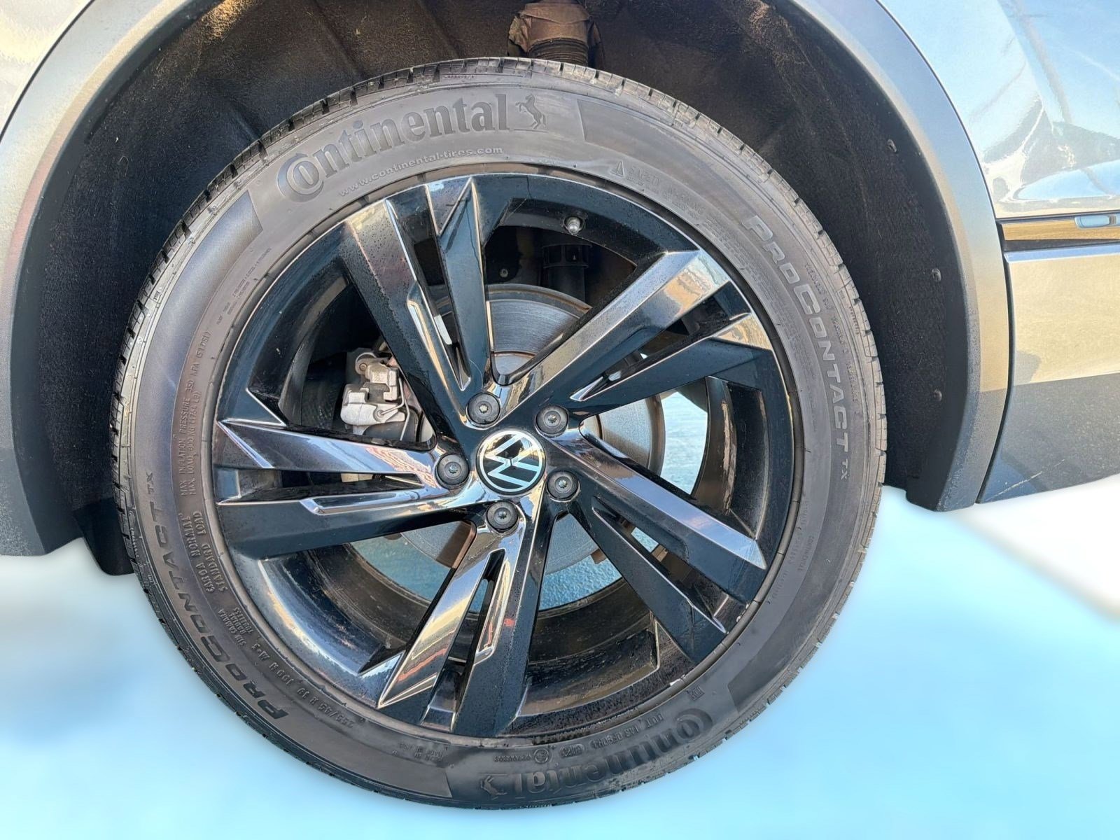 Used 2023 Volkswagen Tiguan SE R-Line image 10