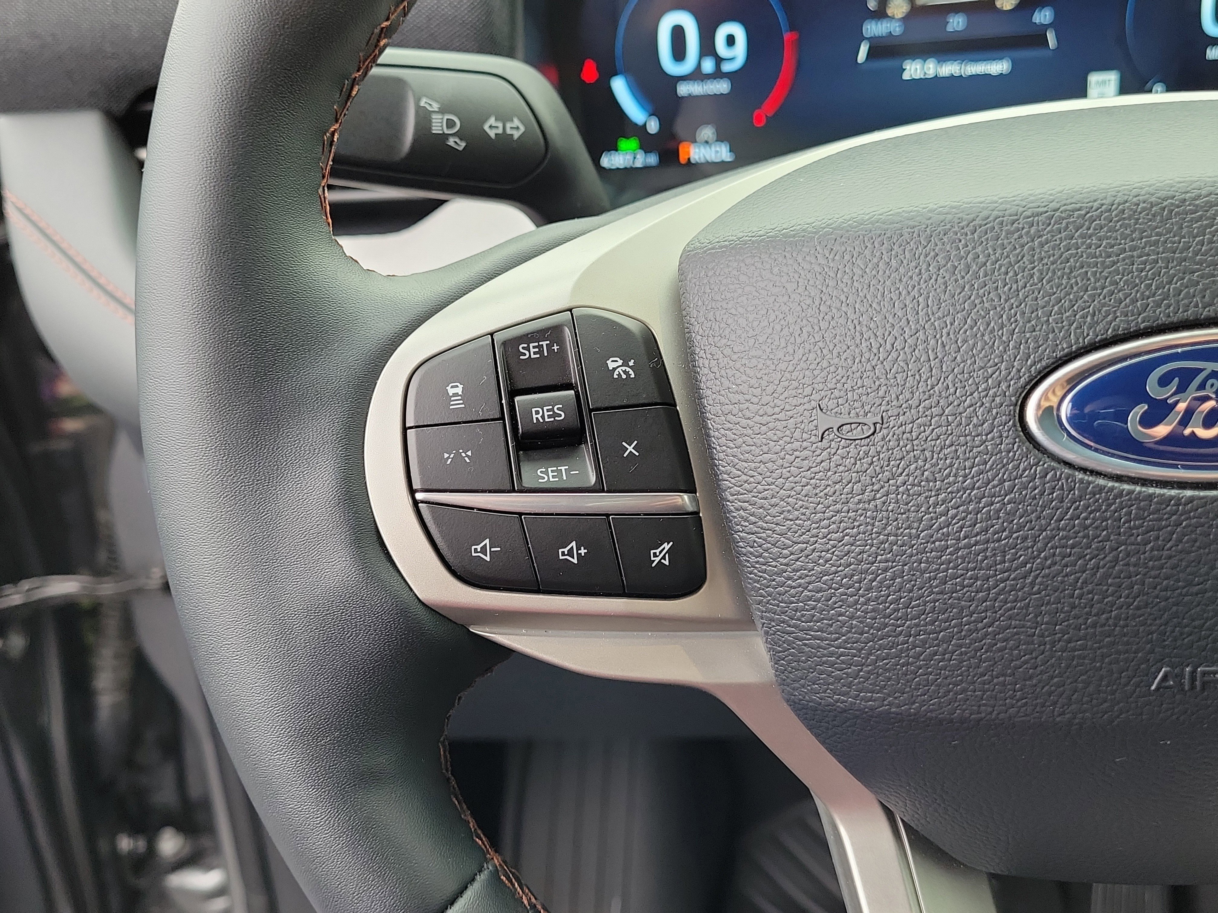 Certified 2025 Ford Explorer Active image 25