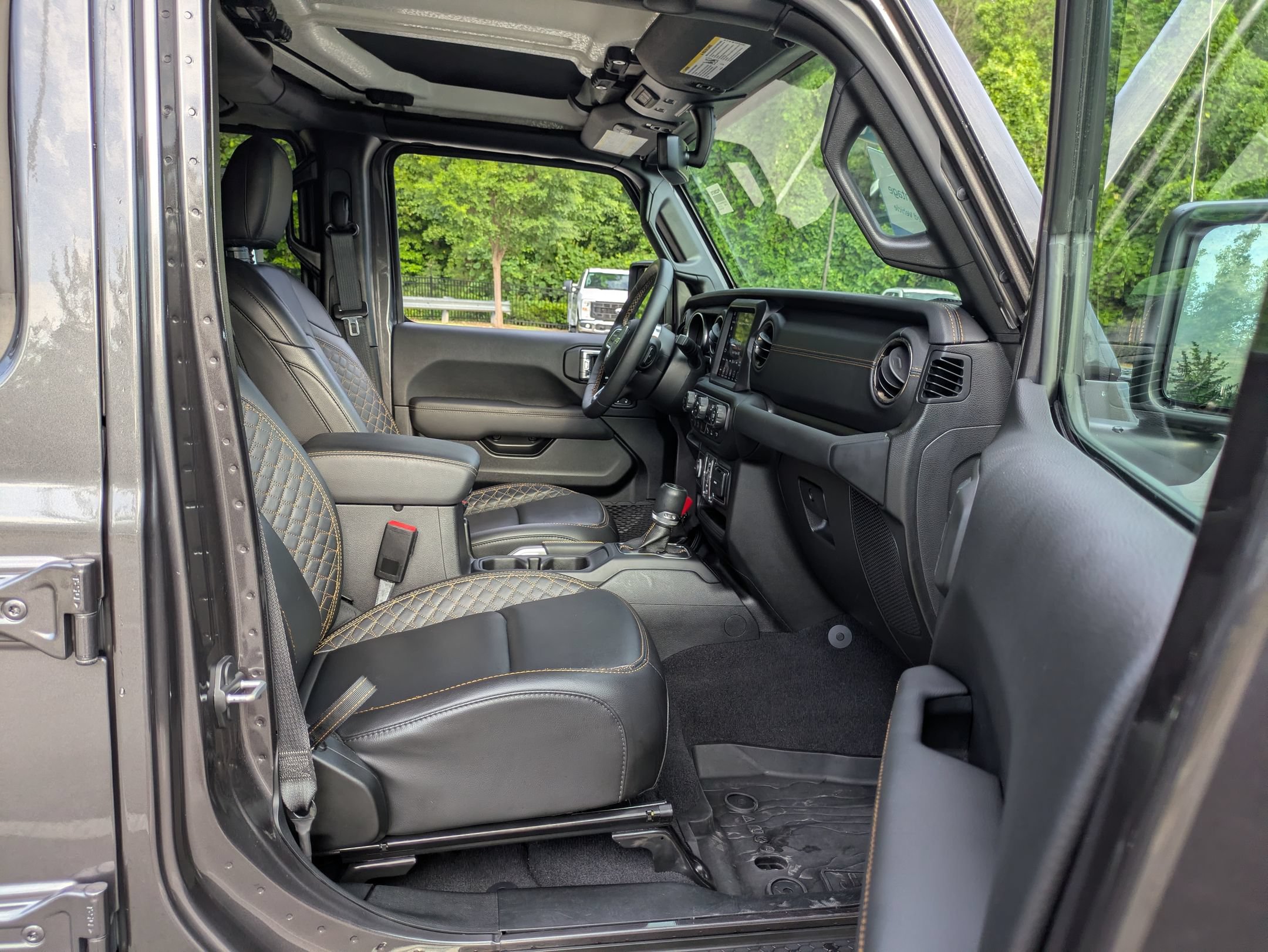 Used 2021 Jeep Wrangler Unlimited Sahara AWD/4WD image 36