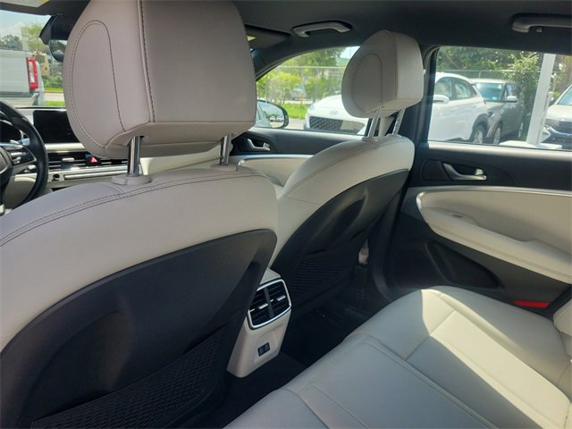 Used 2024 Genesis G70 2.5T image 9