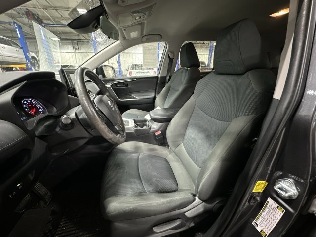Used 2021 Toyota RAV4 LE FWD image 17
