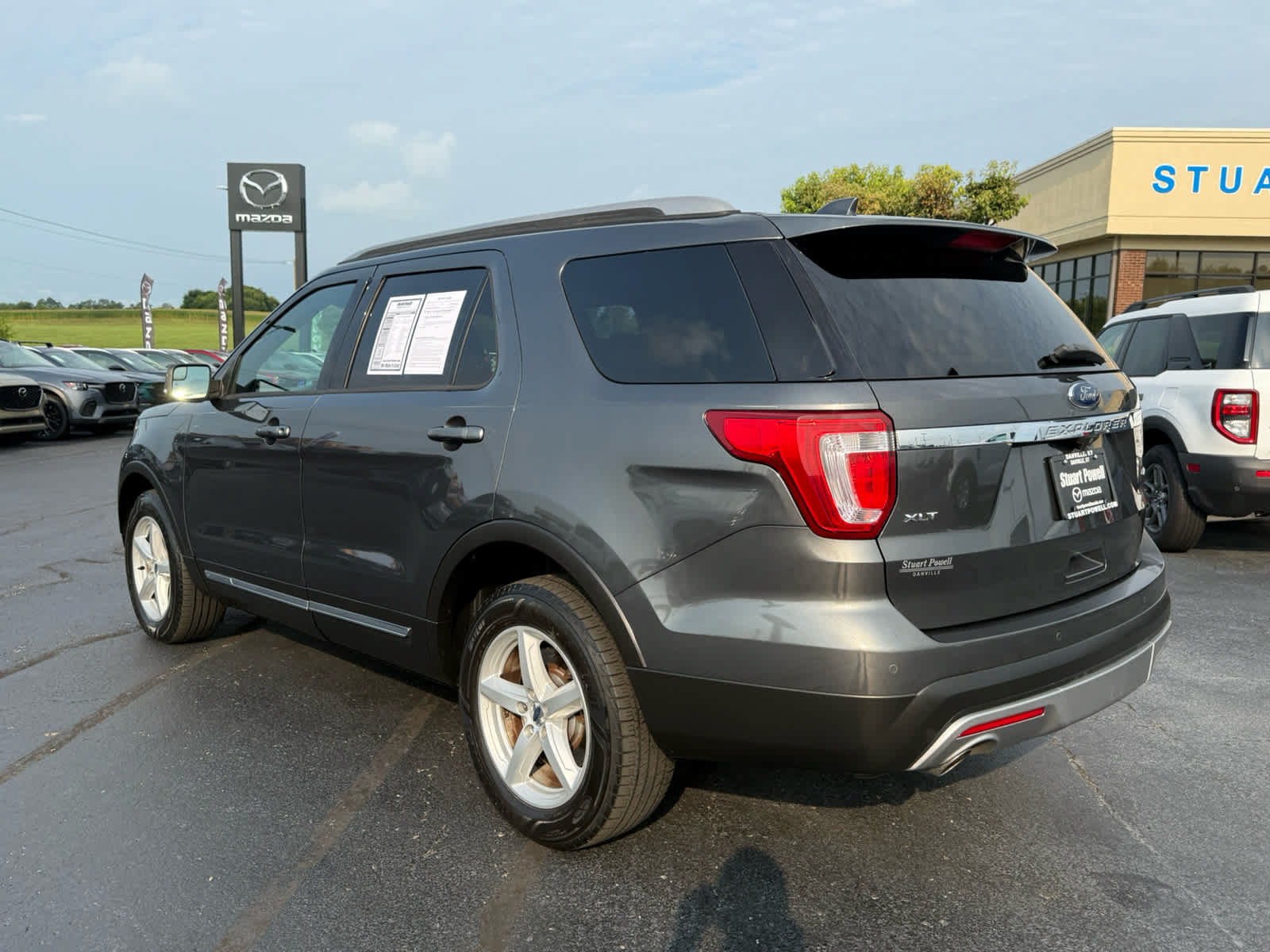 Certified 2017 Ford Explorer XLT AWD/4WD image 27