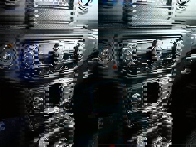 Used 2022 Jeep Wrangler Sport image 18