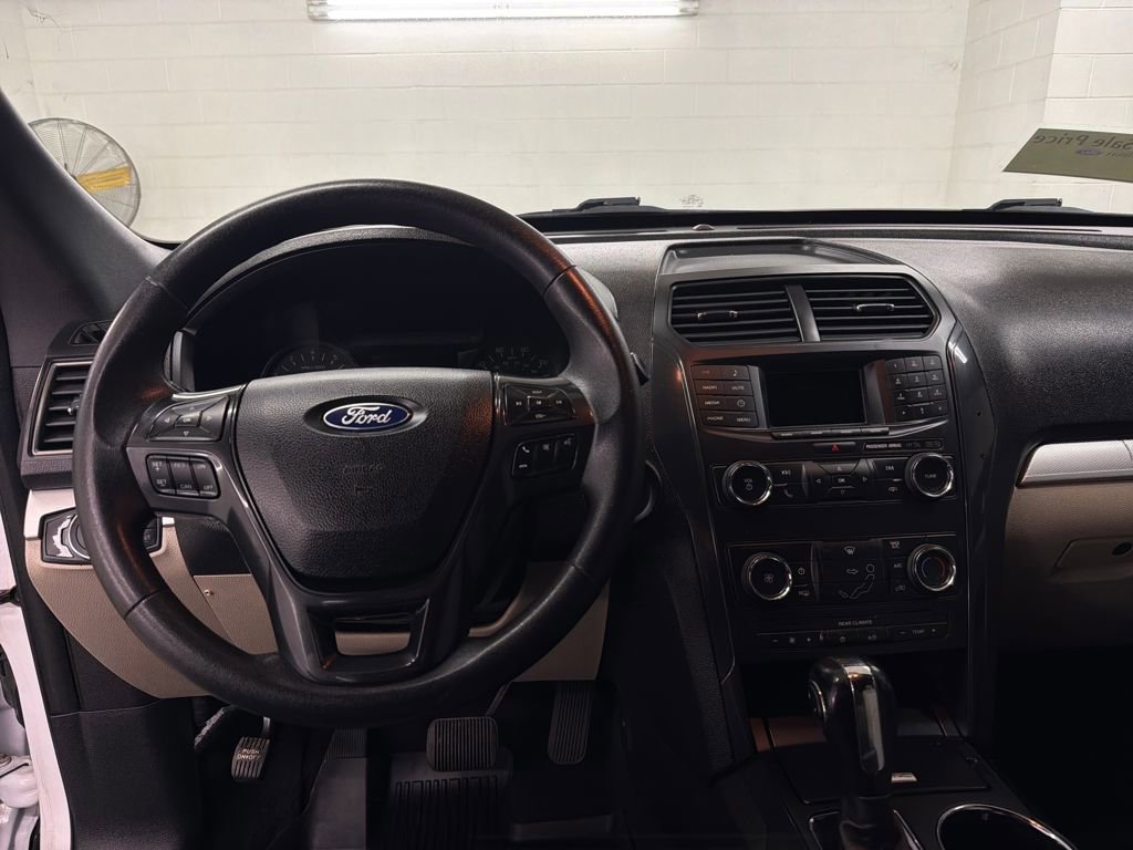 Certified 2019 Ford Explorer FWD image 13
