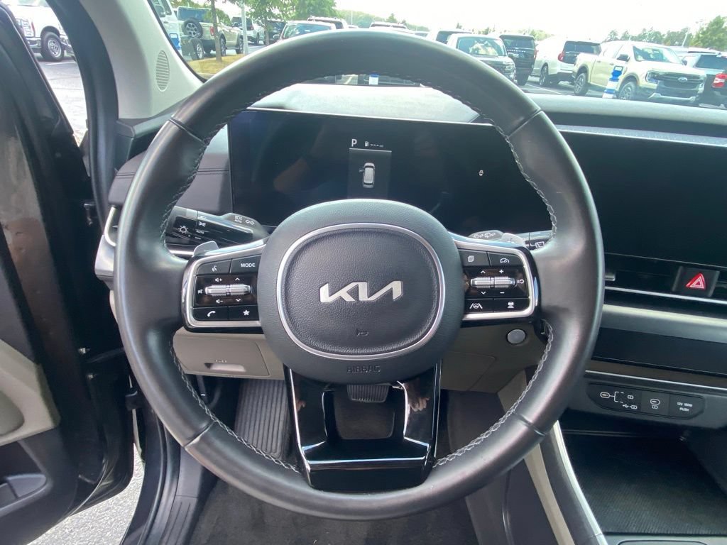 Used 2026 Kia Carnival LXS FWD image 13