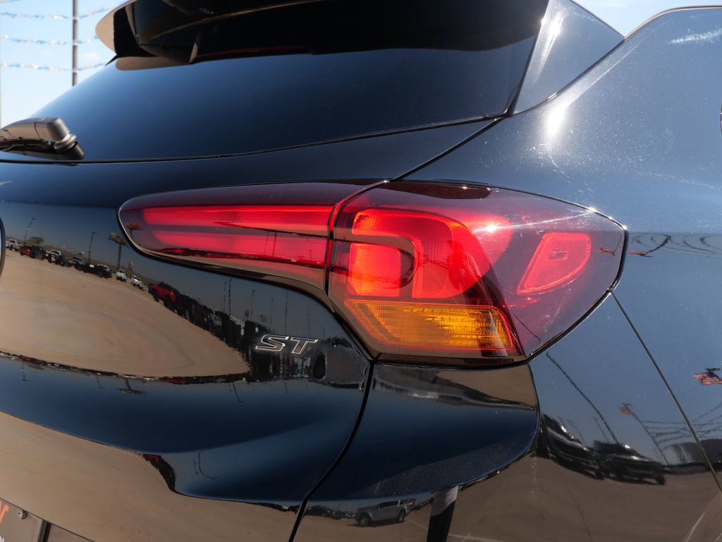 Used 2022 Buick Encore GX Select w/ Sport Touring Package image 9