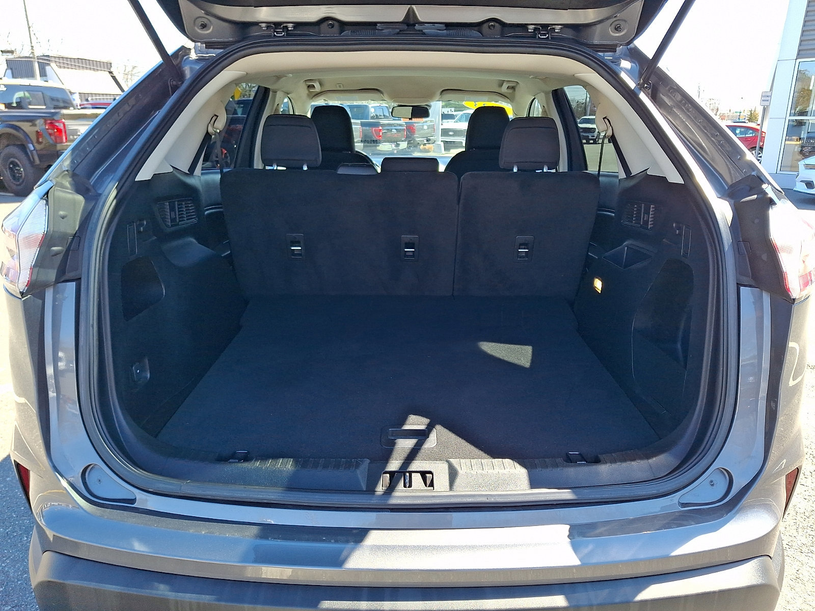 Certified 2023 Ford Edge SE image 30