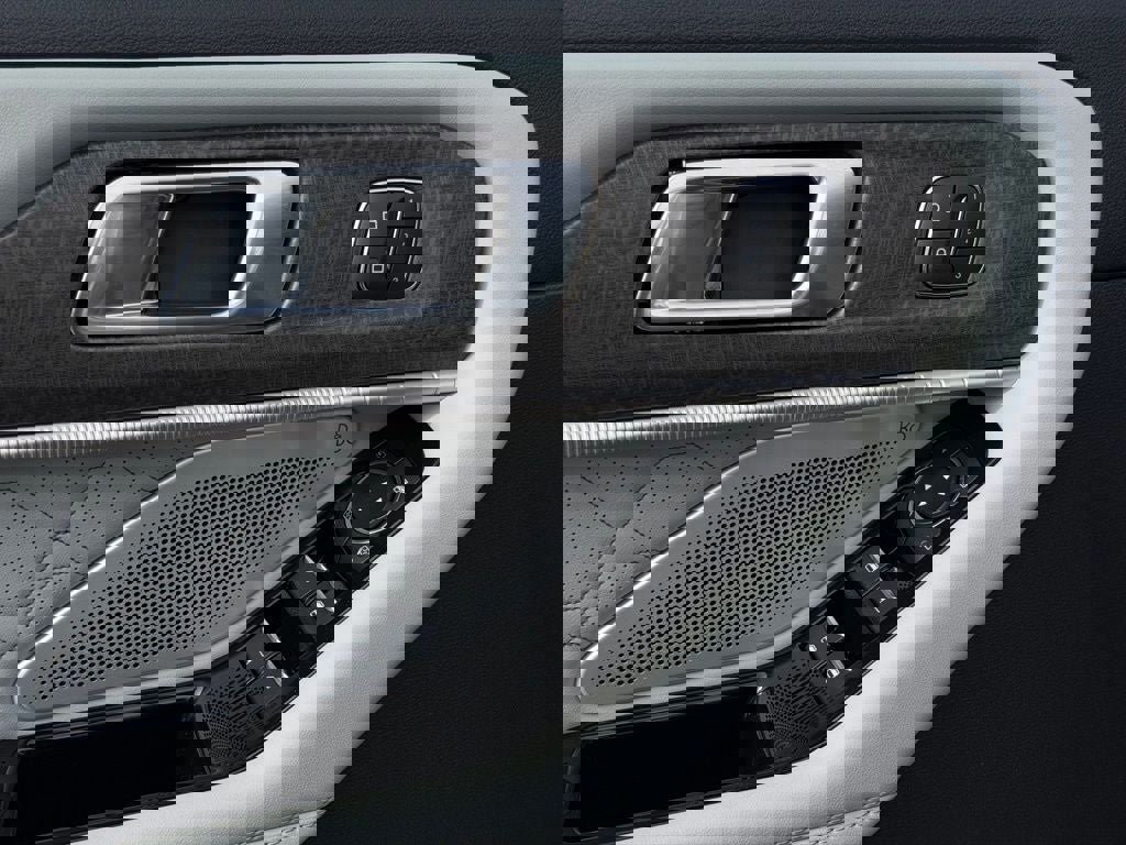 Certified 2025 Ford Explorer Platinum w/ Ultimate Package image 27