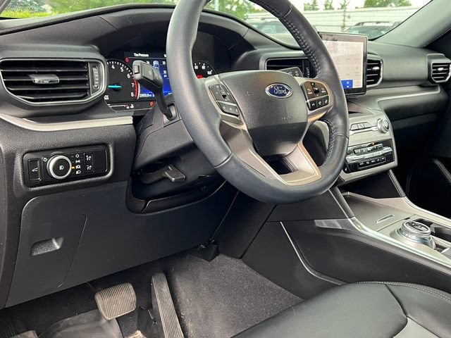 Certified 2023 Ford Explorer XLT w/ Equipment Group 202A AWD/4WD image 2