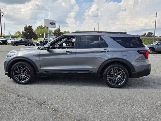 Certified 2025 Ford Explorer ST AWD/4WD image 4