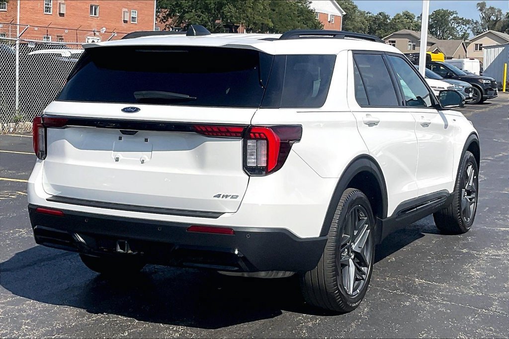Certified 2025 Ford Explorer ST-Line w/ Premium Package AWD/4WD image 12