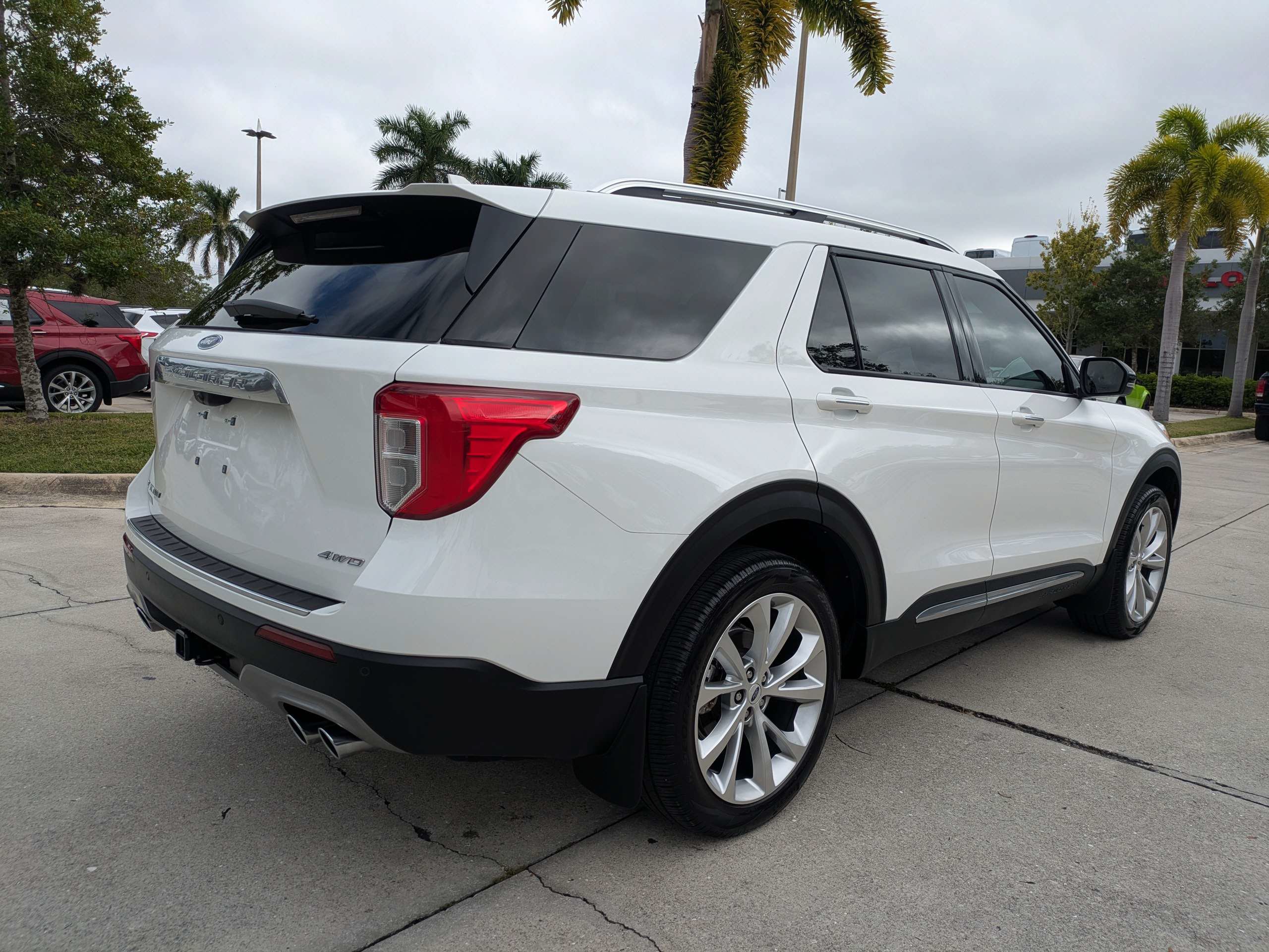 Certified 2023 Ford Explorer Platinum w/ Technology Package AWD/4WD image 4