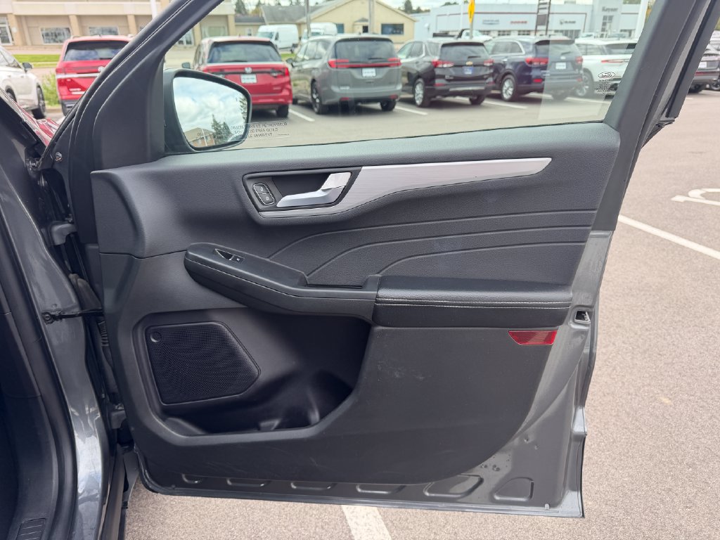 Certified 2024 Ford Escape Platinum AWD/4WD image 18