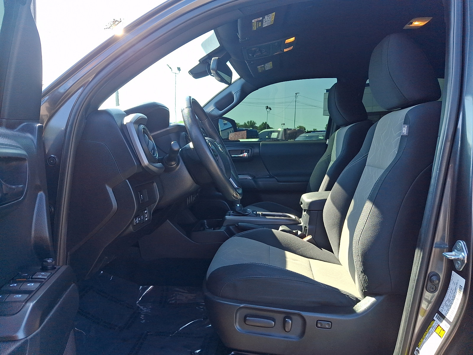 Used 2022 Toyota Tacoma TRD Off-Road AWD/4WD image 14