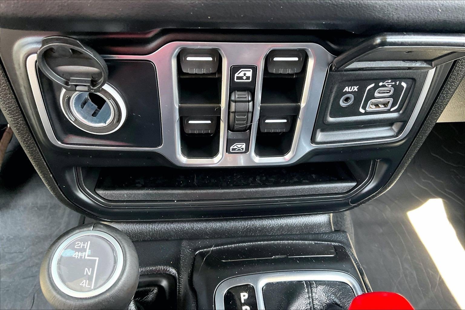 Used 2025 Jeep Gladiator Sport w/ Premium Package AWD/4WD image 33