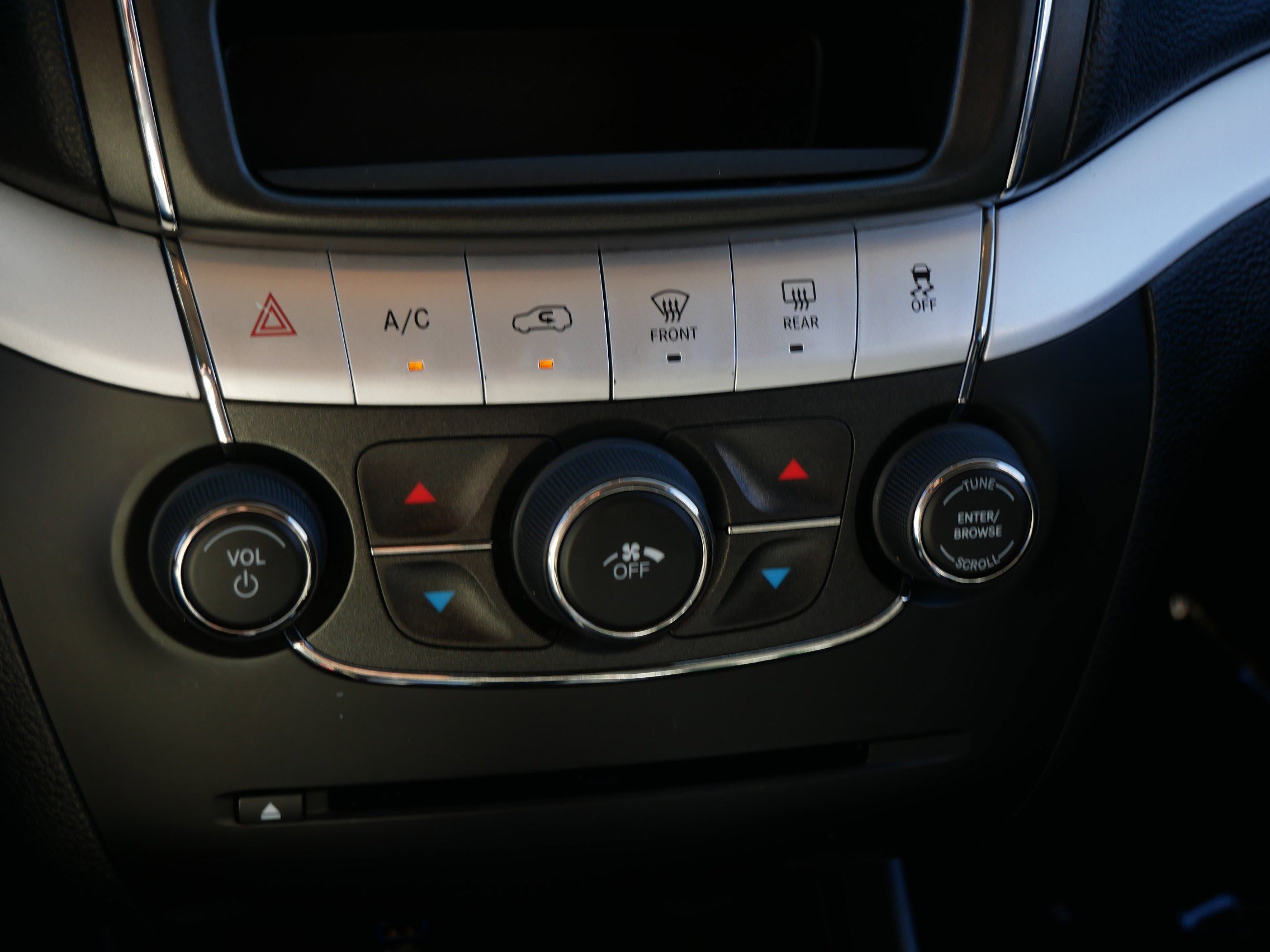 Used 2020 Dodge Journey SE w/ Blacktop Package FWD image 23