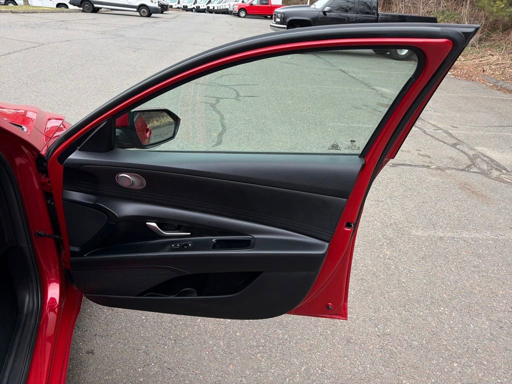 Used 2021 Hyundai Elantra SE w/ Cargo Package image 40