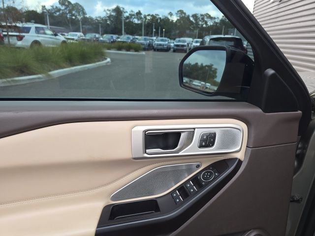 Certified 2020 Ford Explorer Platinum w/ Premium Technology Package image 9