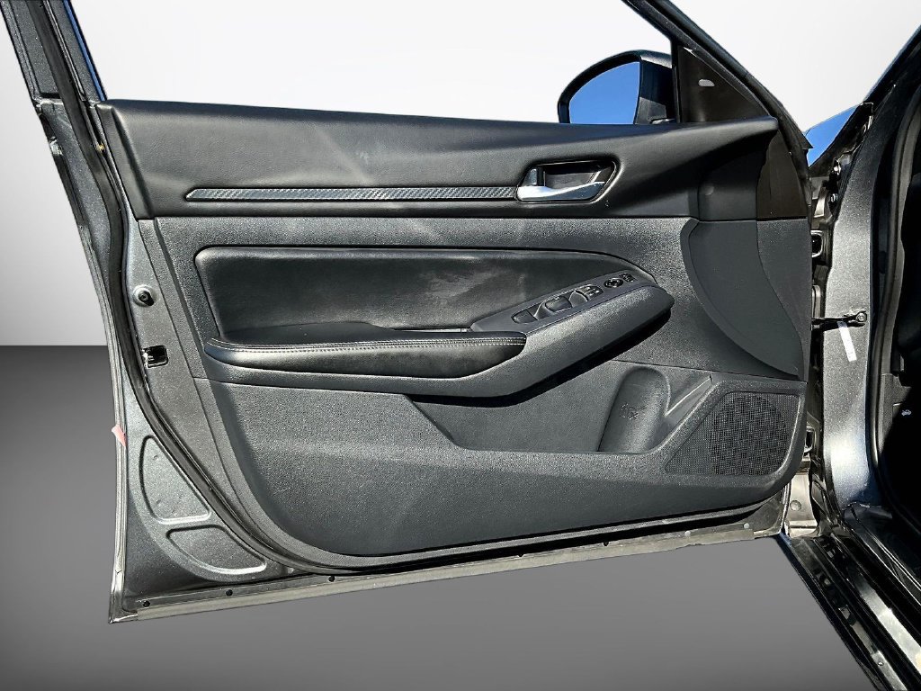 Used 2025 Nissan Altima 2.5 SV FWD image 21