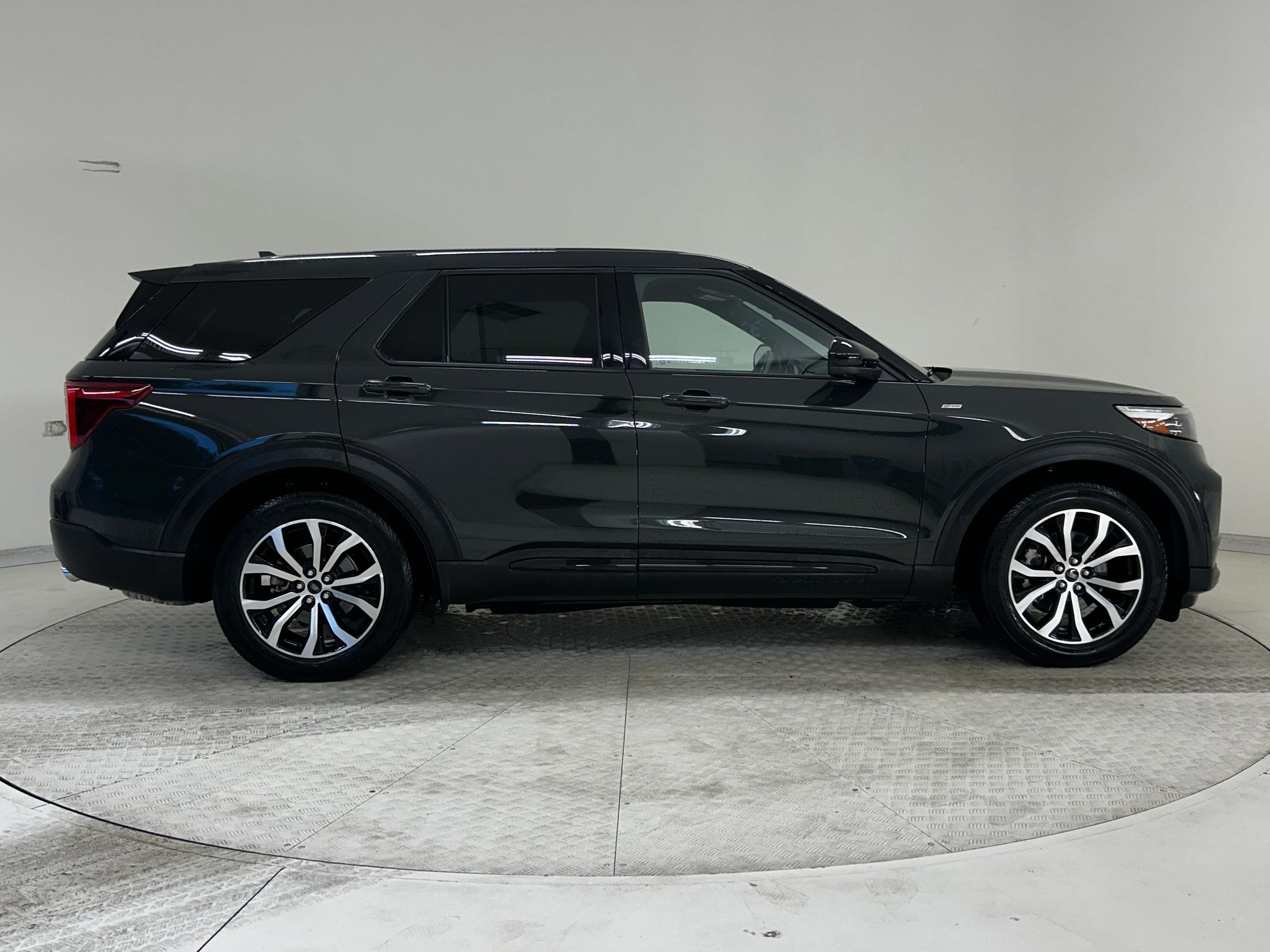 Certified 2022 Ford Explorer ST-Line image 6