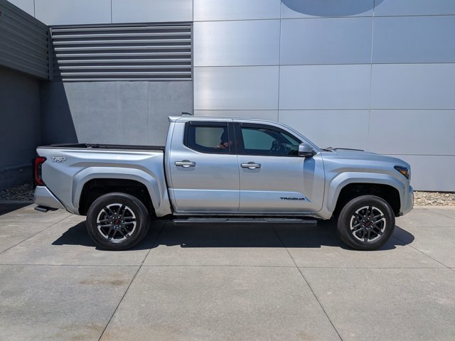 Used 2024 Toyota Tacoma TRD Sport AWD/4WD image 3