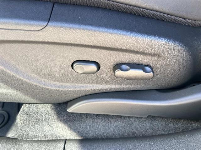 Used 2022 Buick Encore Preferred w/ Safety Package image 28