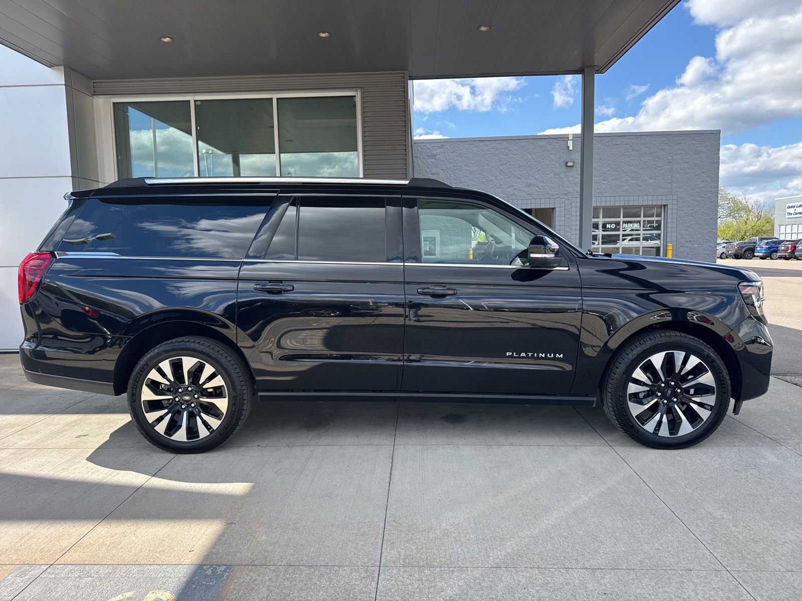 Certified 2025 Ford Expedition Max Platinum w/ Driver's Package AWD/4WD image 9