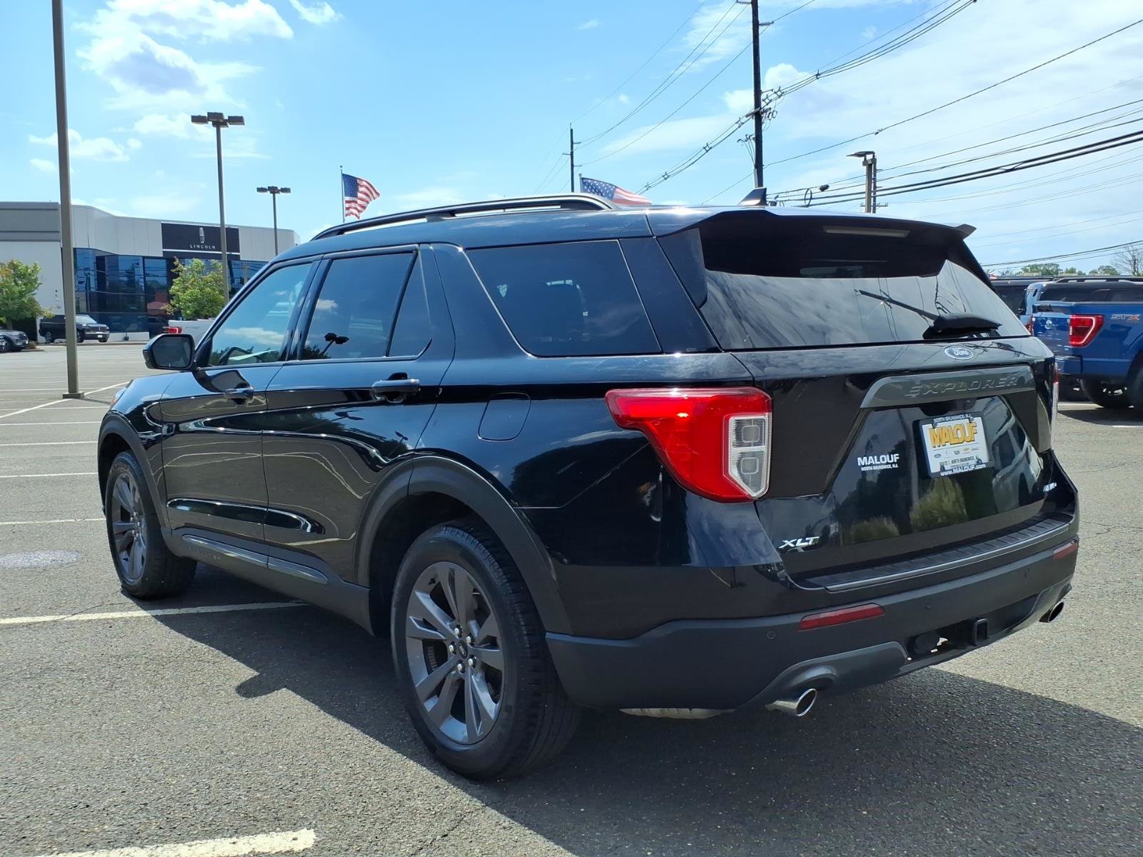 Certified 2023 Ford Explorer XLT w/ Equipment Group 202A AWD/4WD image 4
