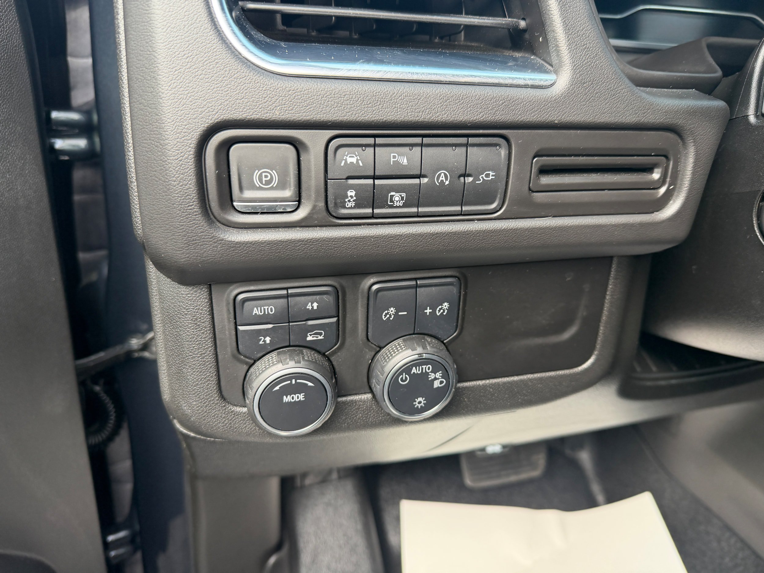 Used 2022 Chevrolet Tahoe LT w/ Luxury Package AWD/4WD image 18
