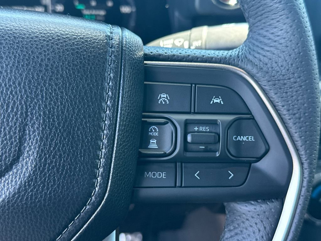 Used 2025 Toyota Tacoma TRD Sport AWD/4WD image 25