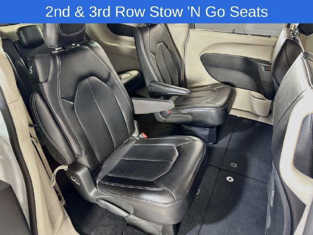 Used 2024 Chrysler Pacifica Touring-L FWD image 15
