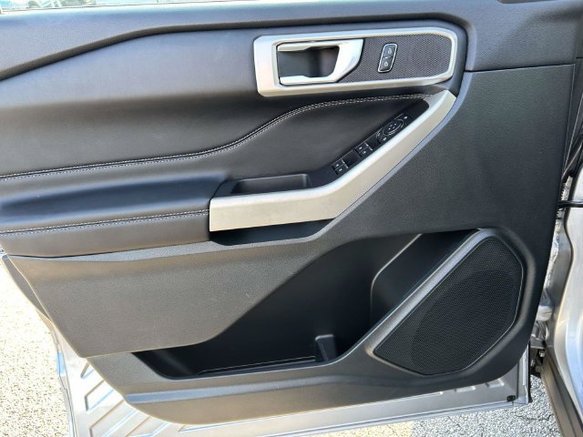Certified 2023 Ford Explorer XLT RWD image 16