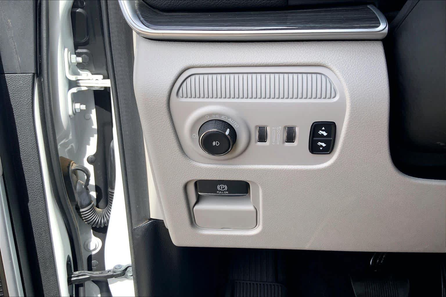 Used 2022 Jeep Wagoneer Series III w/ Premium Group I RWD image 36
