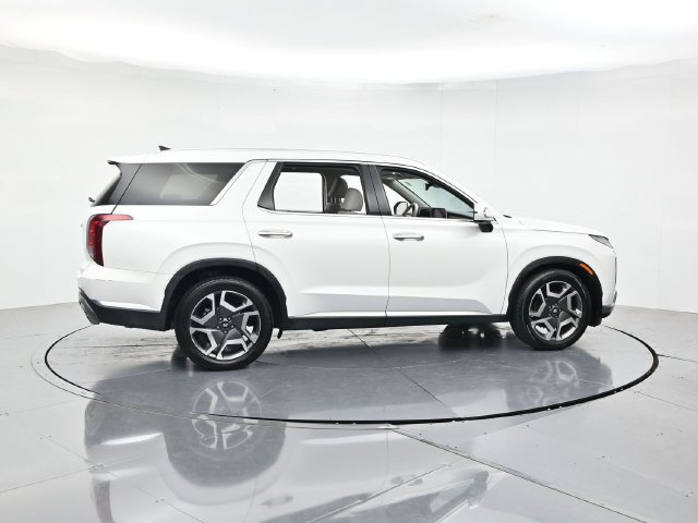 Used 2024 Hyundai Palisade Limited FWD image 2