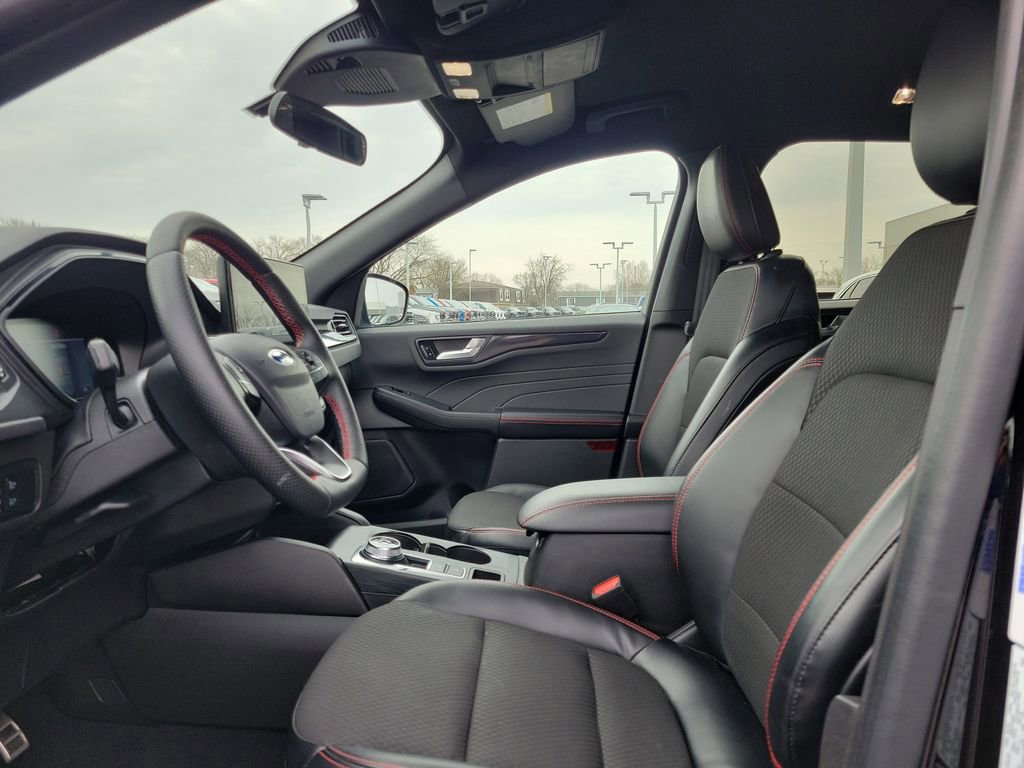 Certified 2023 Ford Escape ST-Line w/ Tech Pack #1 image 17