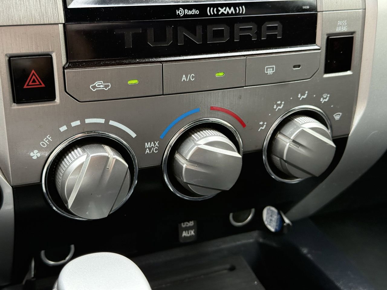 Used 2018 Toyota Tundra SR5 w/ SR5 Upgrade Package AWD/4WD image 19