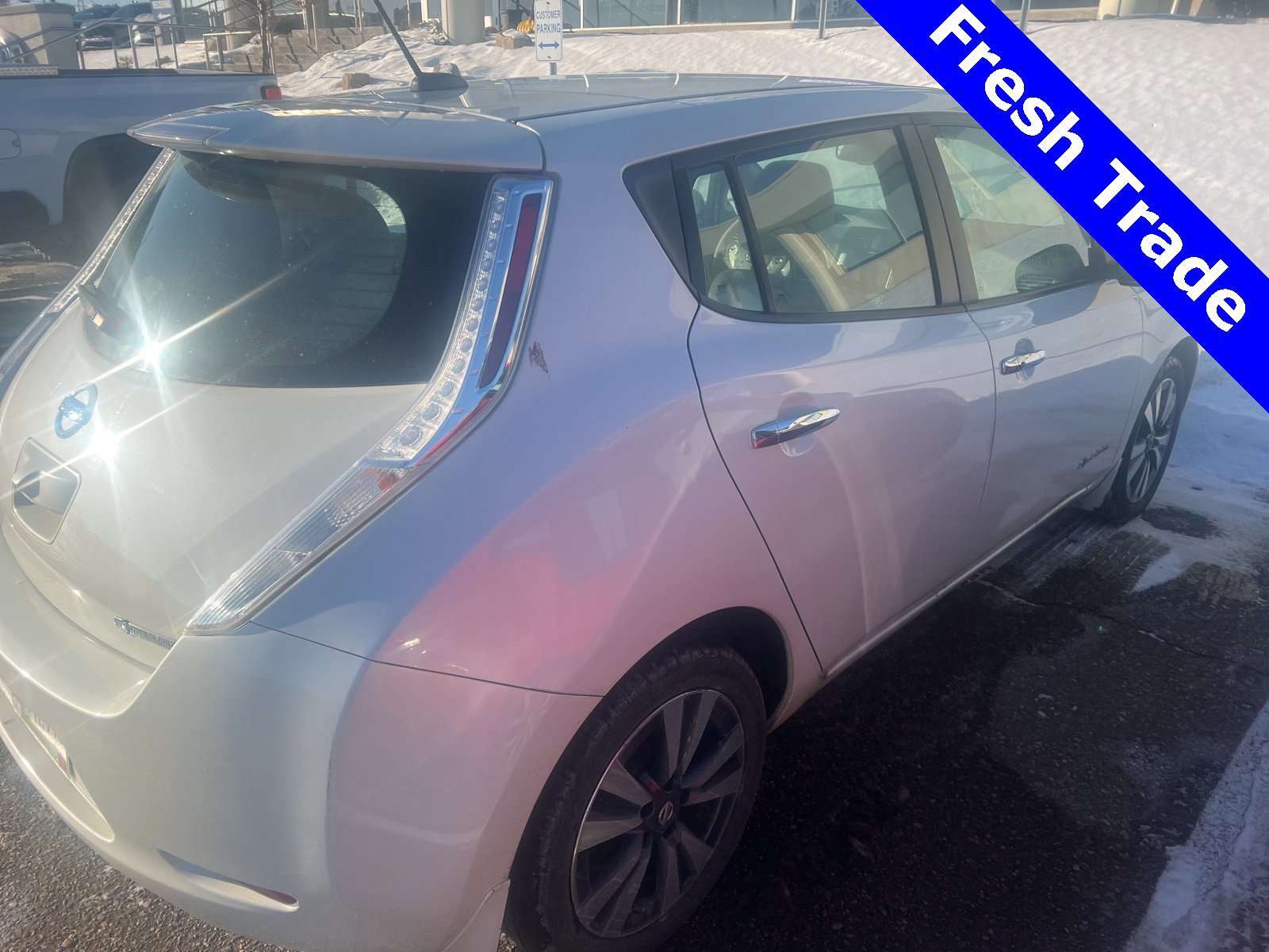 Used 2017 Nissan Leaf SV image 4