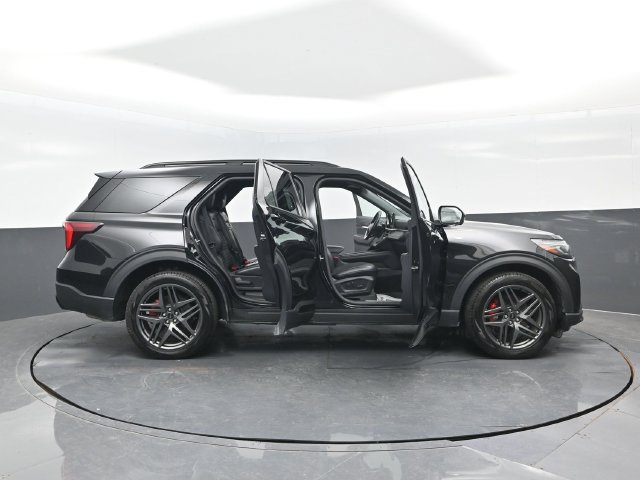 Certified 2025 Ford Explorer ST-Line w/ ST-Line Street Pack AWD/4WD image 29