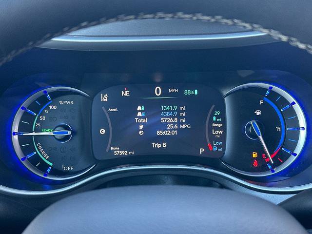 Used 2024 Chrysler Pacifica Limited FWD image 25