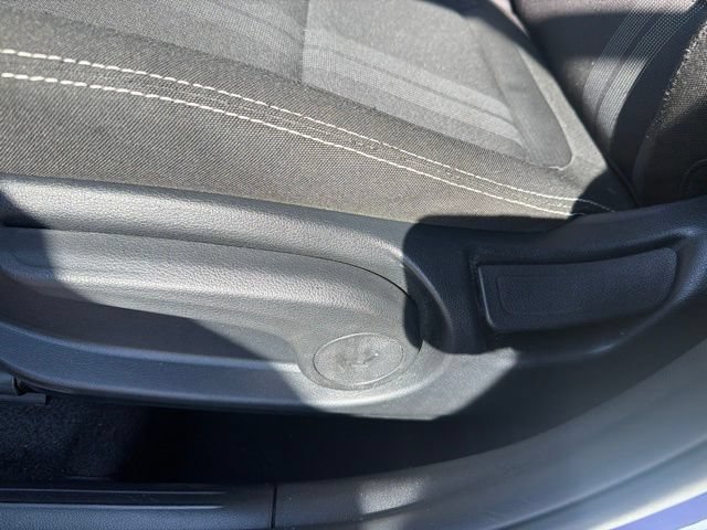 Used 2025 Hyundai Venue SEL FWD image 21