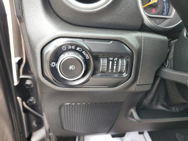 Used 2020 Jeep Wrangler Unlimited Sahara AWD/4WD image 20
