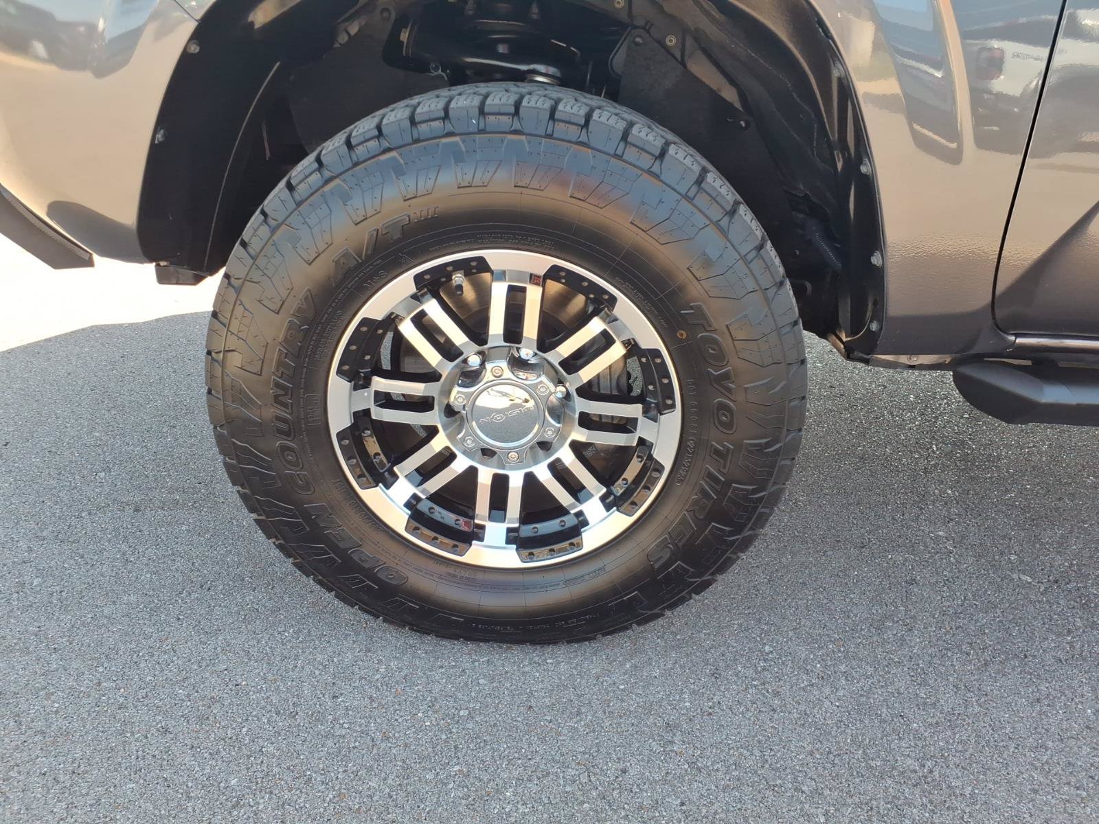 Used 2021 Toyota Tacoma SR w/ SR Convenience Package RWD image 9