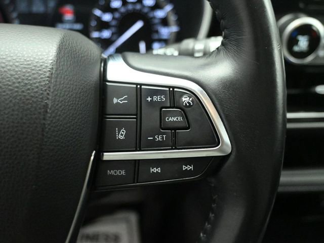 Used 2021 Toyota Highlander XLE AWD/4WD image 14