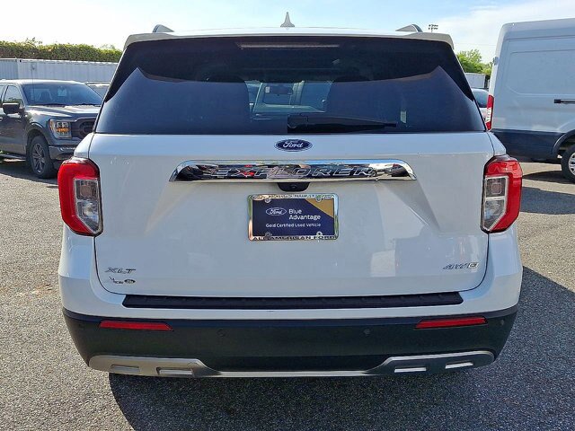 Certified 2022 Ford Explorer XLT w/ Equipment Group 202A AWD/4WD image 4