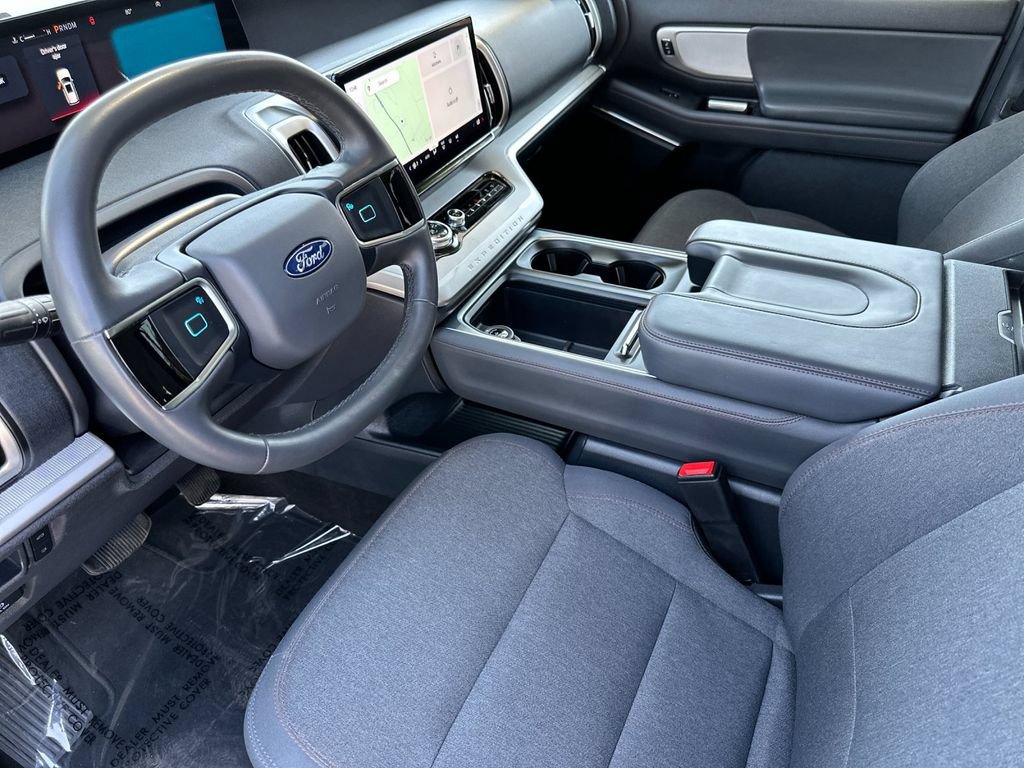 Certified 2025 Ford Expedition Active RWD image 9