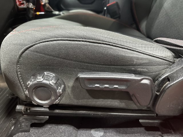 Used 2021 Jeep Wrangler Unlimited Rubicon w/ Dual Top Group AWD/4WD image 18