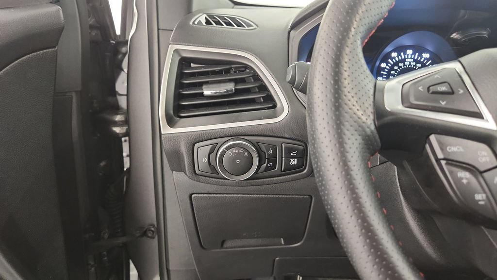 Certified 2024 Ford Edge ST-Line AWD/4WD image 26